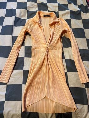 Boohoo Peach Twist-Front Long Sleeve Pleated Dress